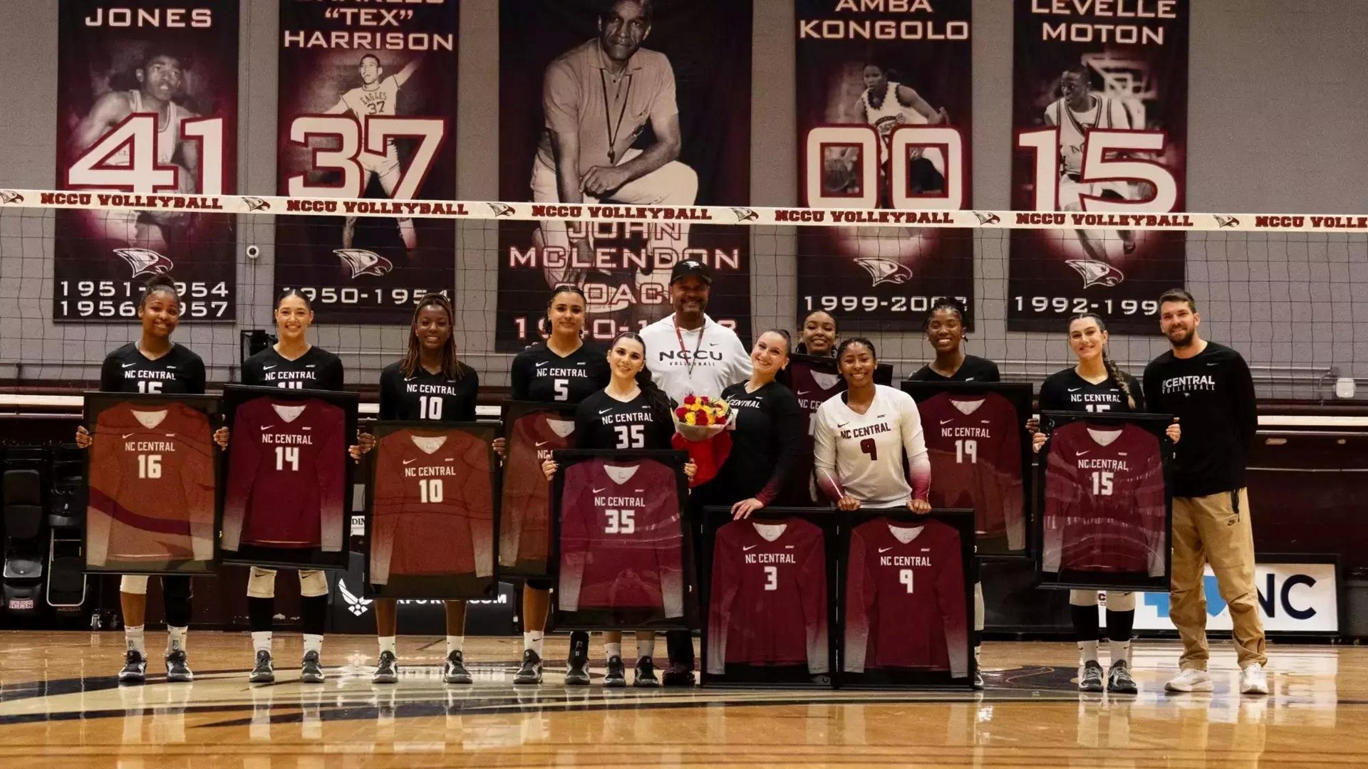 Eagles Sweep South Carolina State on Senior Day