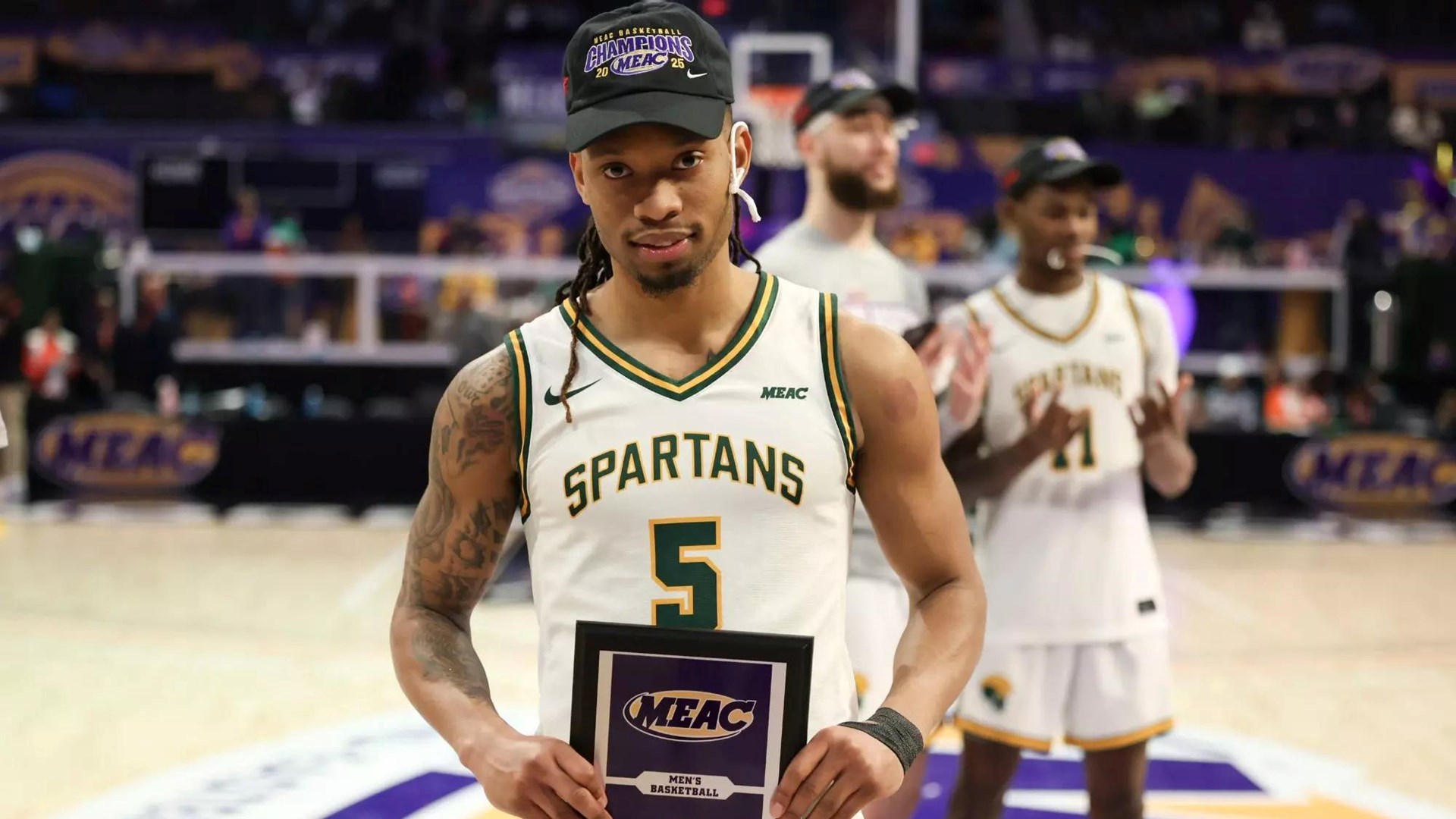 Moore Receives Lou Henson Award as Top Mid-Major Player in College Basketball