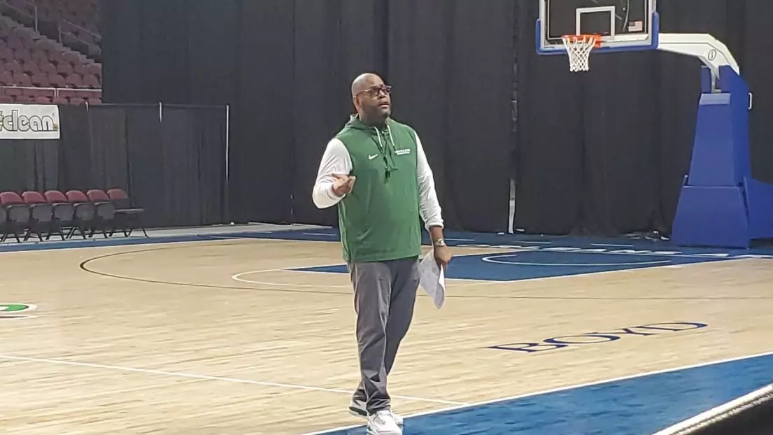 Jones Teaches Young Professionals at NABC Championship Basketball Clinic